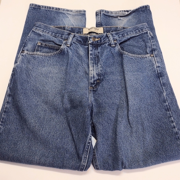 Wrangler Authentic straight leg blue jeans, size 35x32. - Picture 2 of 9